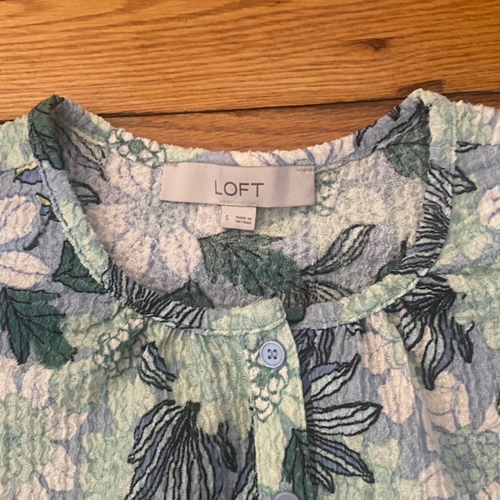 LOFT Textured Floral Button-Up Top - Picture 3 of 4
